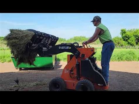 Cleaning Barn Stalls, Grapple and Mini Skid Steer 